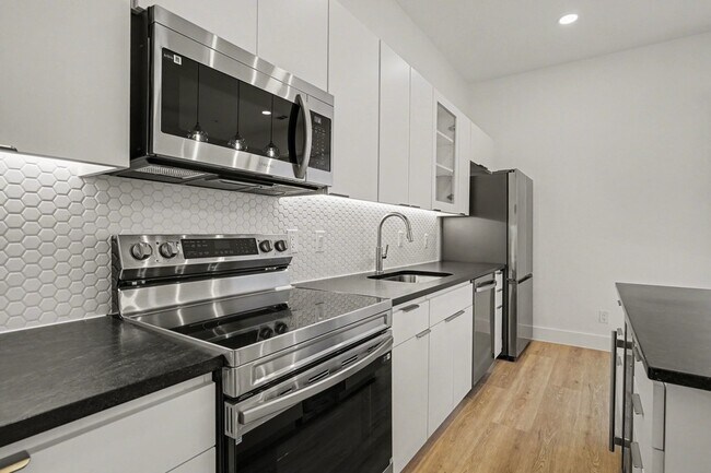 Building Photo - 2217 N Fitzhugh Ave