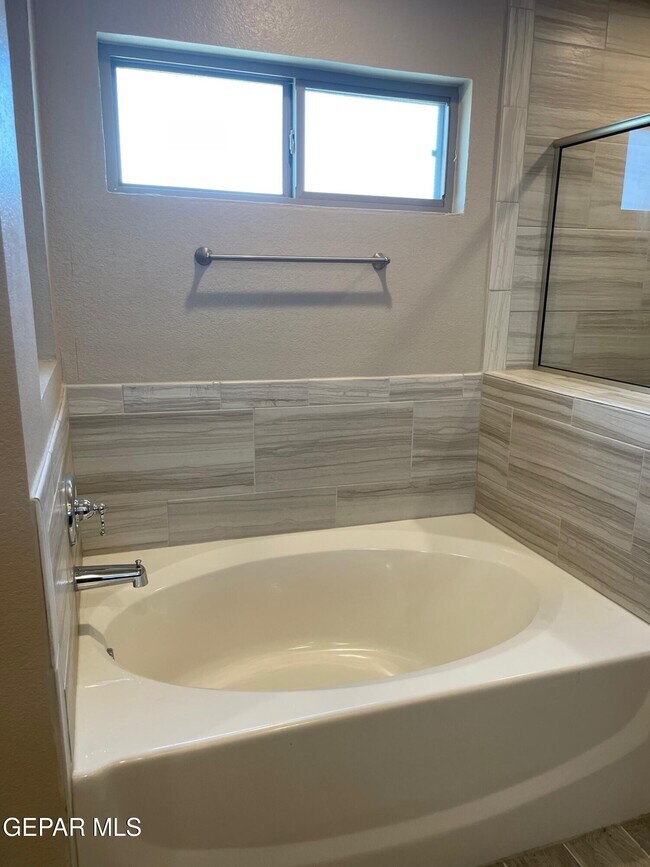 Building Photo - 15117 Design Ct
