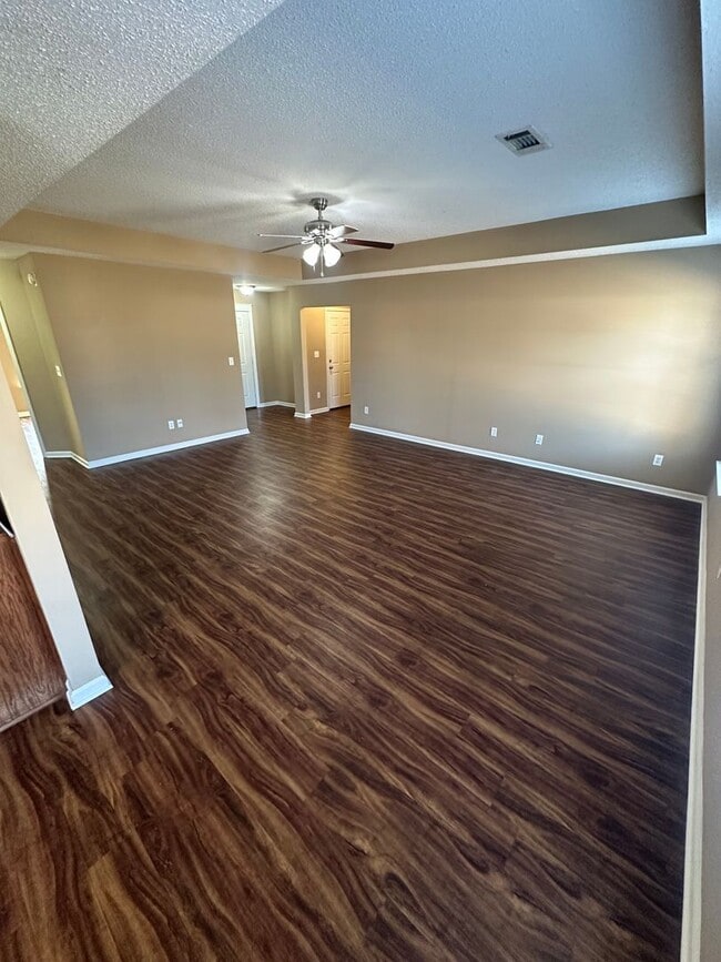 Building Photo - 105 Willow Point Dr