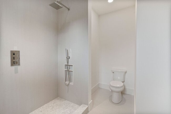 Building Photo - 129 French St