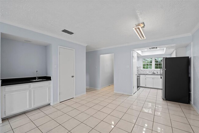 Building Photo - 13163 High Star Dr