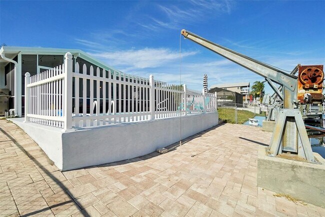 Building Photo - 5102 Blue Heron Dr