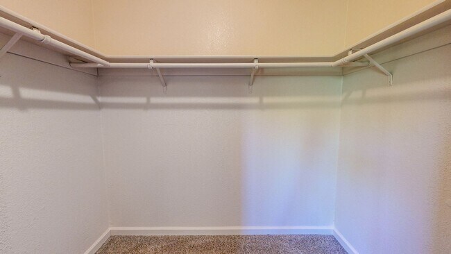 Building Photo - 360 Manka Cir