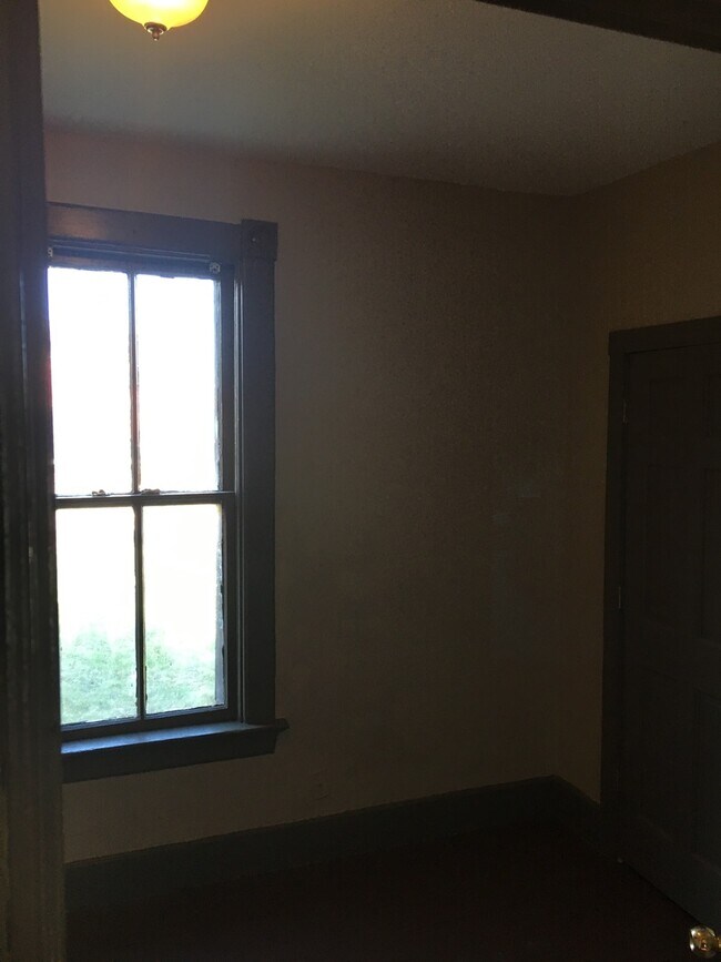 Building Photo - 2463 N Holton St