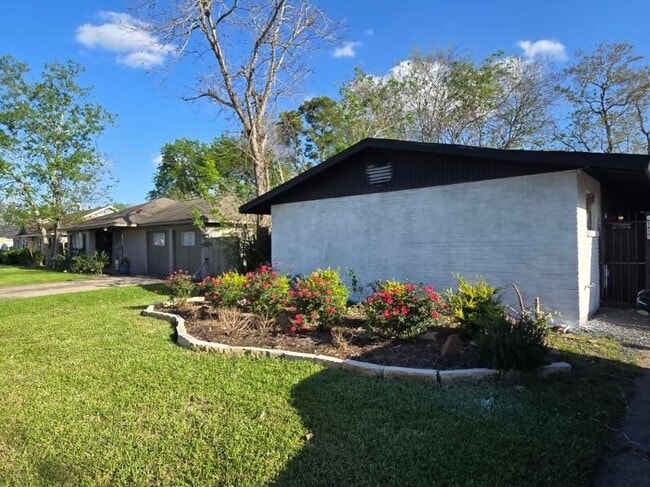 Building Photo - 5427 Heatherbrook Dr