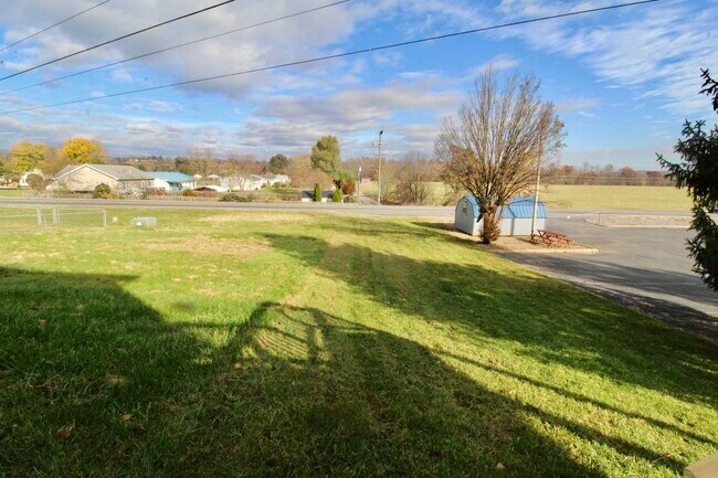 Building Photo - 405 Sherando Ct