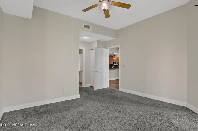 Building Photo - 1431 Riverplace Blvd