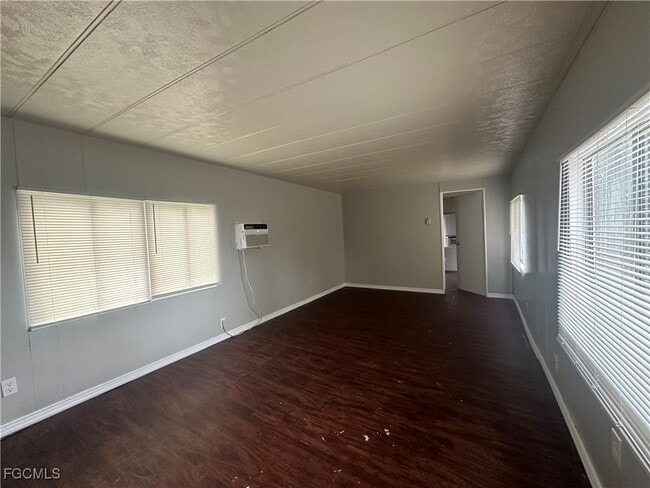 Building Photo - 7886 Breeze Dr