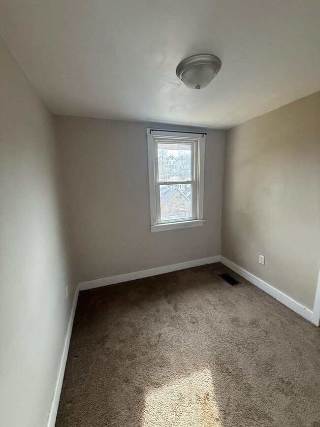Building Photo - Newly Renovated 3BD 1BA house in Mt. Washington!