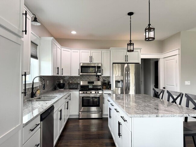 Building Photo - 1285 Sweet Grass Trail N