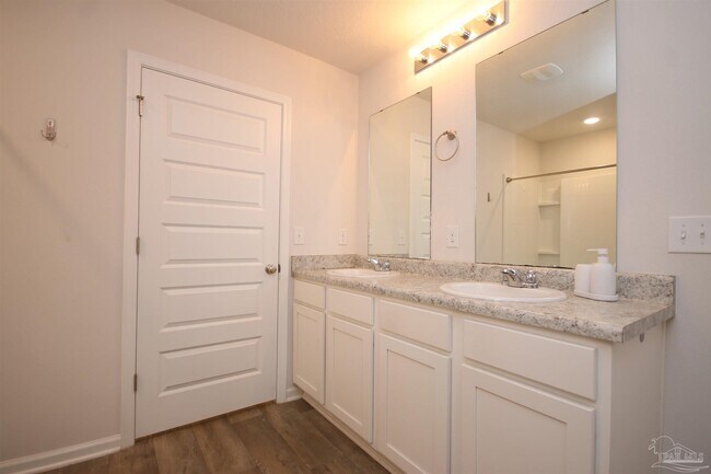 Building Photo - 10589 Queens Gate Cir