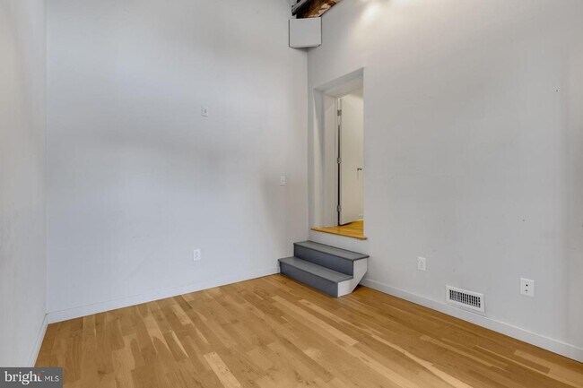 Building Photo - 1737 N Howard St