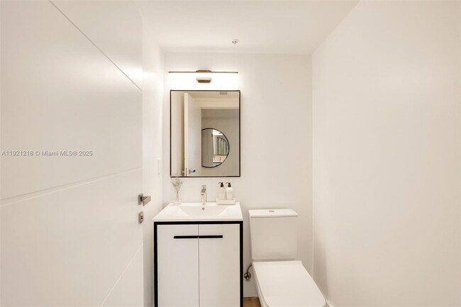 Building Photo - 1500 Ocean Dr