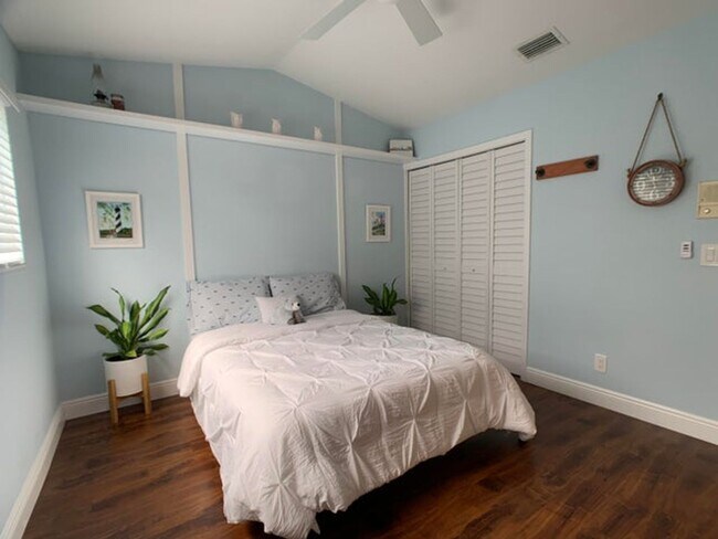 Building Photo - 10465 Mateo Ct