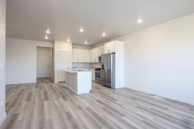 Building Photo - Recently Built Heber City Rental – Bright,...