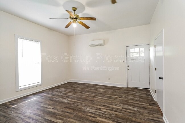 Building Photo - 709 S Davis Ave