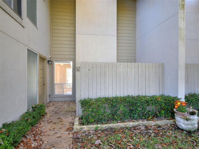 Building Photo - 100 Lido Cir