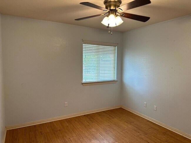 Building Photo - 218 Wildcat Dr