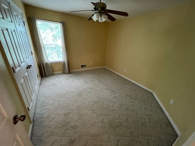 Building Photo - 3914 Stone Hollow Dr