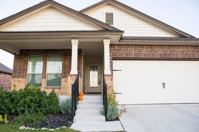 Building Photo - 3/2 Gorgeous Brick Home