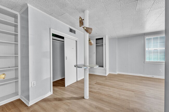 Building Photo - 4413 6th Ave