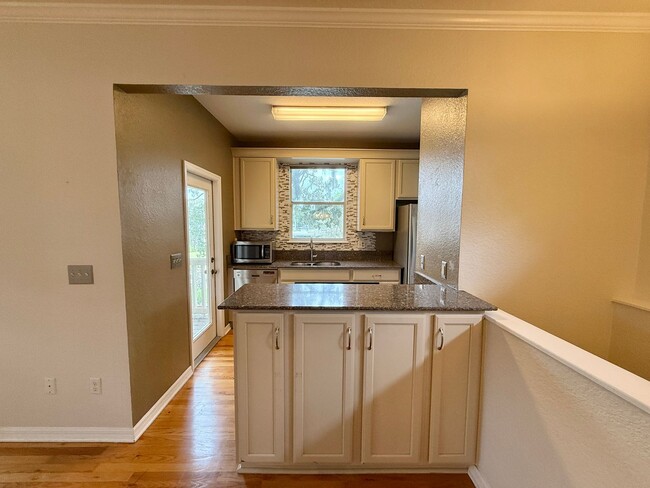 Building Photo - Adorable Two Story 2/2 Townhome in College...