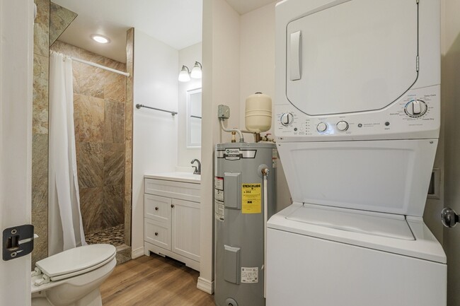 Building Photo - 303 Mountain View St