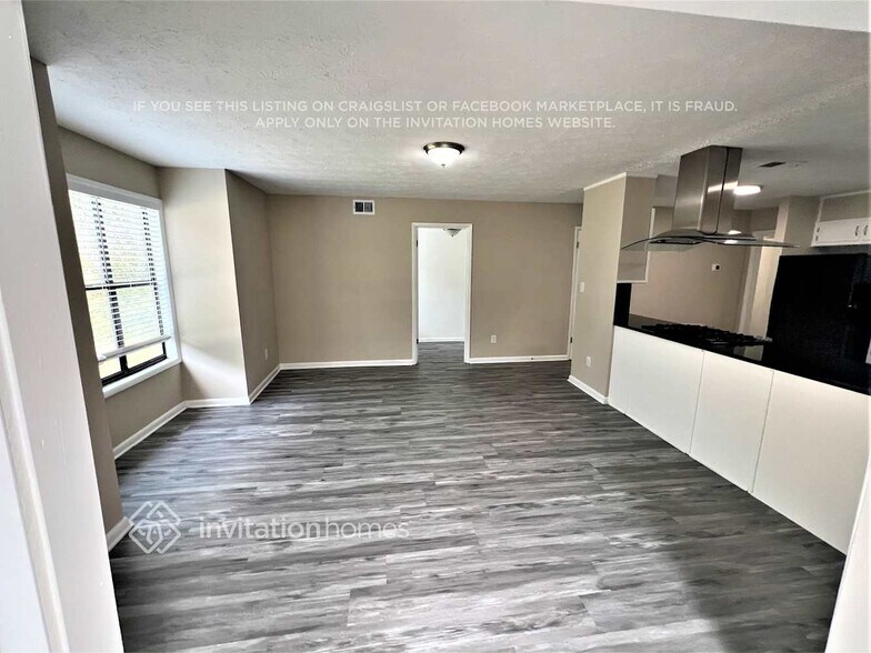 Building Photo - 5006 Stoney Point Cir