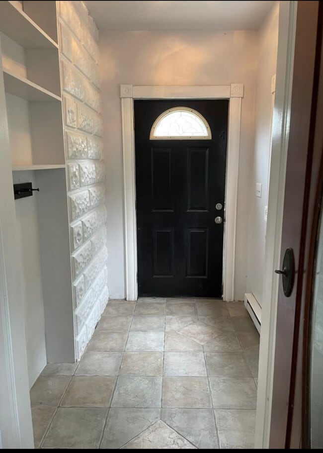 Building Photo - 3933 E Grant St