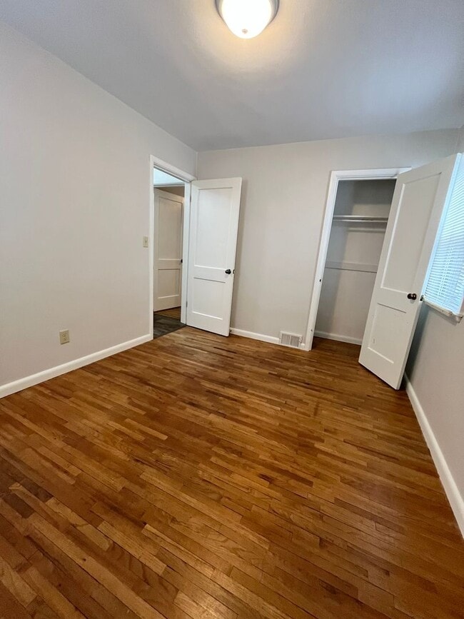 Building Photo - 2 Bed/1 Bath Rental Home!