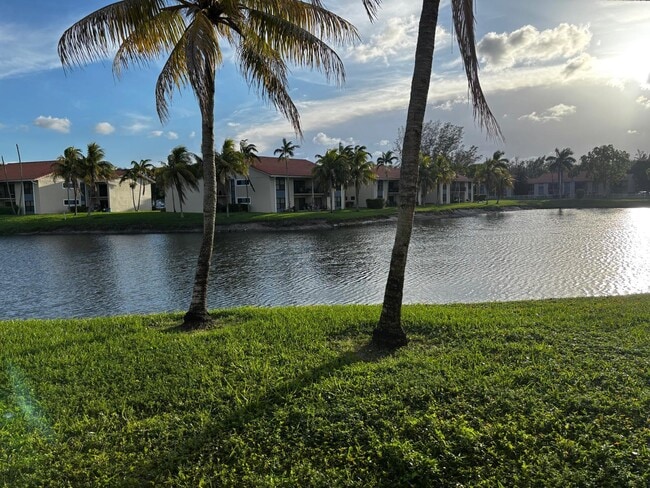 Building Photo - 1515 Lake Crystal Dr