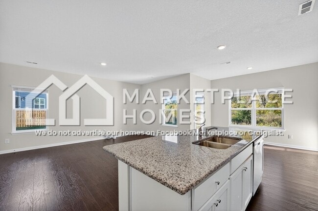 Building Photo - 305 Eclipse Ln