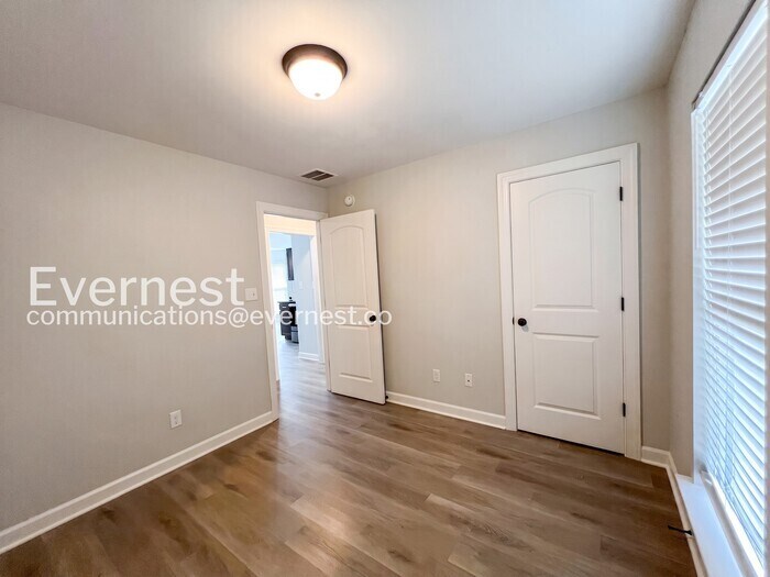 Building Photo - 8843 Smith Ranch Dr