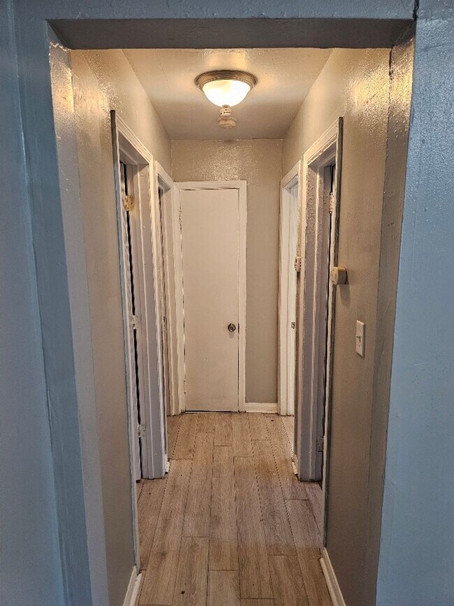 Building Photo - Charming 3-Bedroom Home and 1 Bath for Rent!