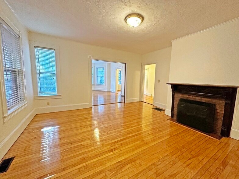 Primary Photo - 11 Highland Park Ave