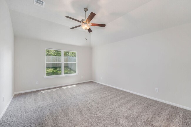 Building Photo - 4 Bedroom- Like New Home in Sterling Ridge...