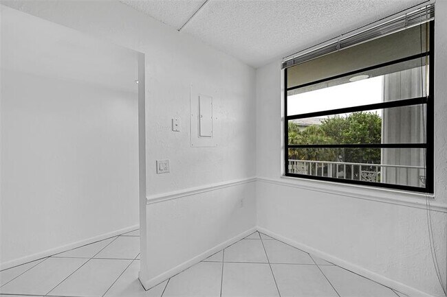 Building Photo - 1703 Whitehall Dr