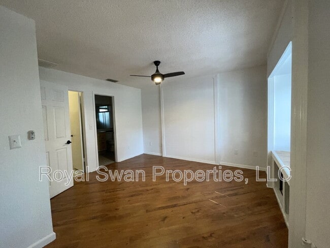 Building Photo - 222 Lakeview Dr