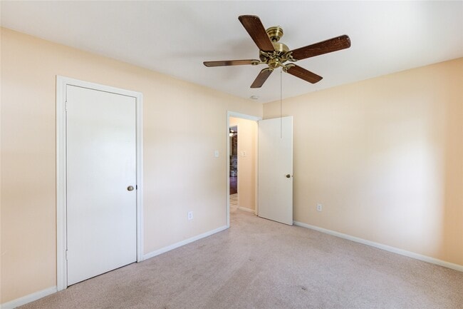 Building Photo - 5711 Weeping Willow Rd