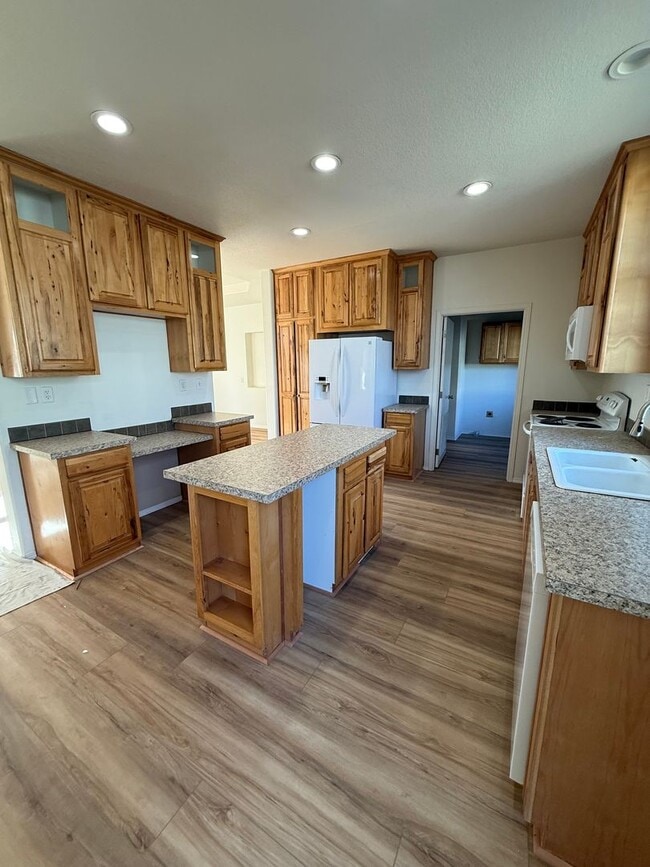 Building Photo - Newly Renovated 3 bed/2 bath manufactured home!
