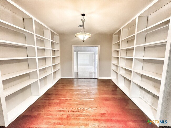 Building Photo - 127 Paloma Dr