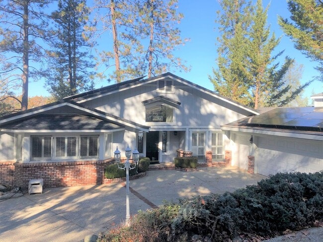 Primary Photo - Lake Front Furnished Home, 3 bed, 4 bath in Lake Wildwood, Penn Valley, CA
