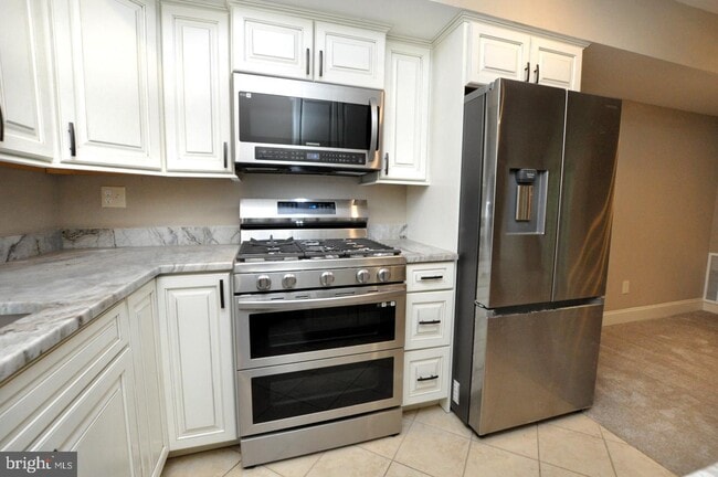 Building Photo - 411 Stiles Ave