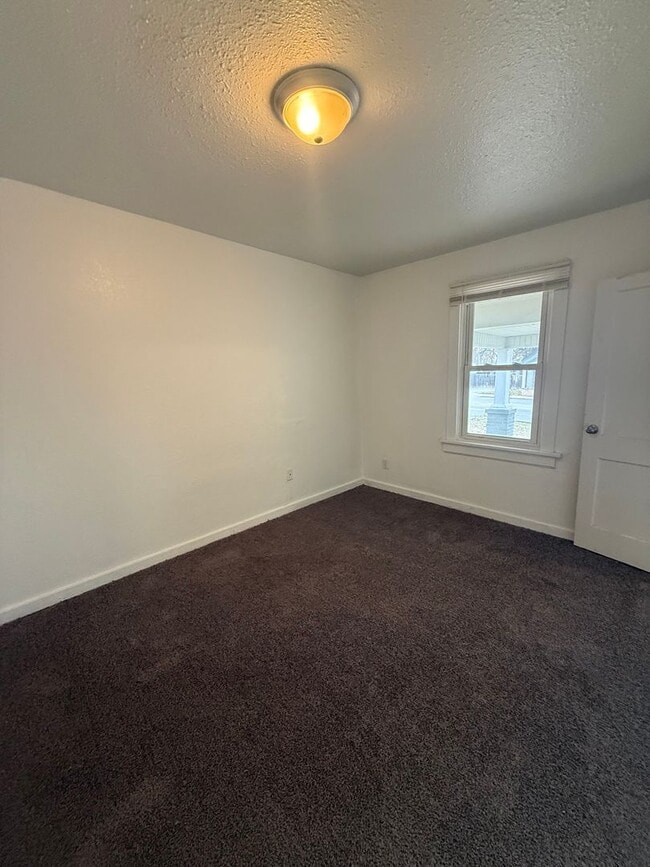 Building Photo - 2 Bedroom 1 Bath House