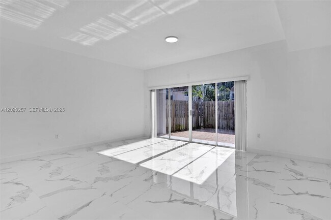Building Photo - 10245 SW 154th Pl