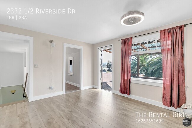 Building Photo - 2332 1/2 Riverside Dr-