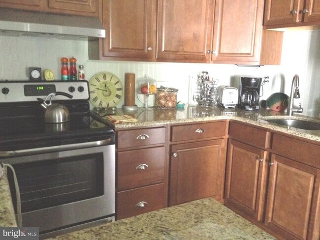 Building Photo - 7 Rockford Rd