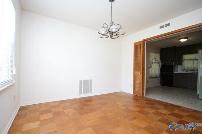 Building Photo - 3716 NW Jamestown Dr