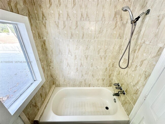 Building Photo - 1278 NW 44th St