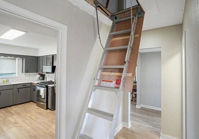 Building Photo - 836 Eldin Ave SE